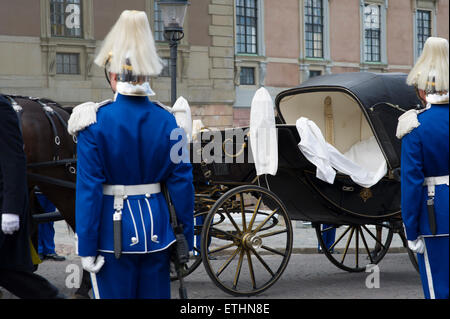 Stockholm, Schweden, 13. Juni 2015. Die Hochzeit von skh Prinz Carl Philip und Prinzessin Sofia, Schweden. Die offene Beförderung ankommt Stockfoto