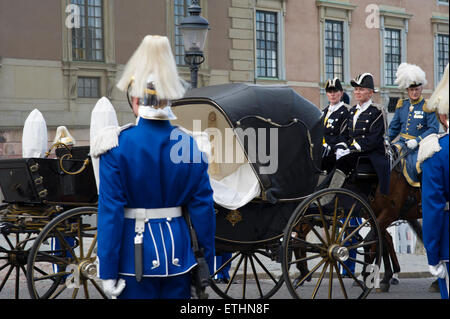 Stockholm, Schweden, 13. Juni 2015. Die Hochzeit von skh Prinz Carl Philip und Prinzessin Sofia, Schweden. Die offene Beförderung ankommt Stockfoto