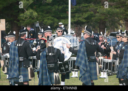 Sydney Avalon Beach military Tattoo mit australischen Bundespolizei Pfeifen und Trommeln Bana, Australien Stockfoto