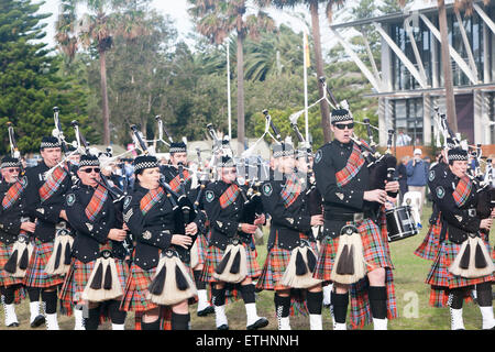 Sydney Avalon Beach military Tattoo mit australischen Bundespolizei Dudelsackkapelle und lokalen Gruppen, Australien Stockfoto