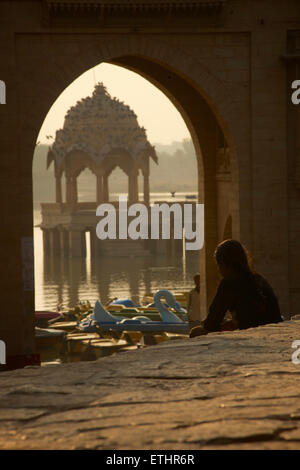 Gadi Sagar, Gadisar See, Jaisalmer, Rajasthan, Indien Stockfoto