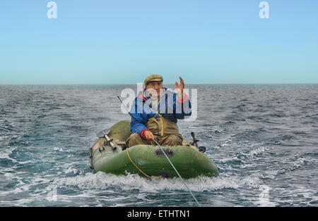 alte Fischer Schlauchboot Russland Nachodka 20.04.2014 Stockfoto