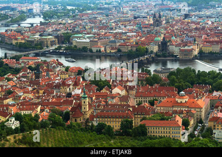 Panorama von Prag von Petrin Aussichtsturm. Tschechische Republik Stockfoto