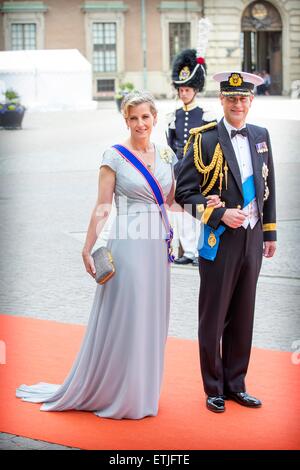 Stockholm, Schweden. 13. Juni 2015. Prince Edward, Earl of Wessex und Sophie, Gräfin von Wessex im königlichen Palast anlässlich der Hochzeit von Prinz Carl Philip und Sofia Hellqvist in der Schlosskapelle in Stockholm, Schweden, 13. Juni 2015 kommen. Bildnachweis: Dpa picture Alliance/Alamy Live News Stockfoto