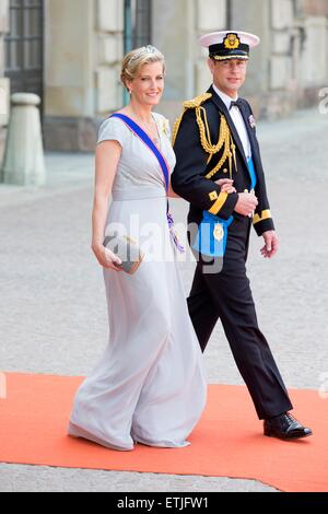 Stockholm, Schweden. 13. Juni 2015. Prince Edward, Earl of Wessex und Sophie, Gräfin von Wessex im königlichen Palast anlässlich der Hochzeit von Prinz Carl Philip und Sofia Hellqvist in der Schlosskapelle in Stockholm, Schweden, 13. Juni 2015 kommen. Bildnachweis: Dpa picture Alliance/Alamy Live News Stockfoto