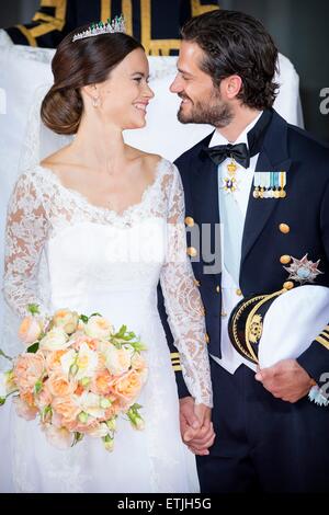 Stockholm, Schweden. 13. Juni 2015. Prinz Carl Philip und Prinzessin Sofia nach ihre kirchliche Trauung in der Schlosskapelle in Stockholm, Schweden, 13. Juni 2015. Bildnachweis: Dpa picture Alliance/Alamy Live News Stockfoto