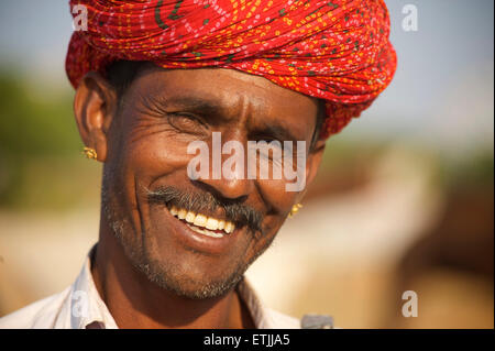 Rajasthani Mann mit bunten Turban, Pushkar, Rajasthan, Indien Stockfoto