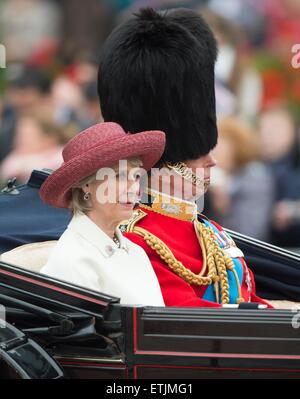 Prinz Edward, Herzog von Kent und Katharine, Duchess of Kent besuchen den traditionellen Trooping die Farbe Zeremonie der offizielle Geburtstag der Monarch im Zentrum von London, 13. Juni 2015 markiert. Foto: Patrick van Katwijk / POINT DE VUE, - kein Draht-SERVICE- Stockfoto