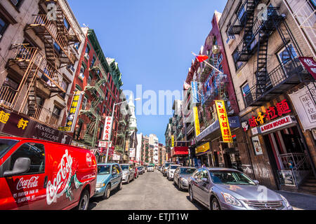 New York City - 29. August 2012: Streetview von Chinatown entlang Mott Street in New York City aus gesehen Stockfoto