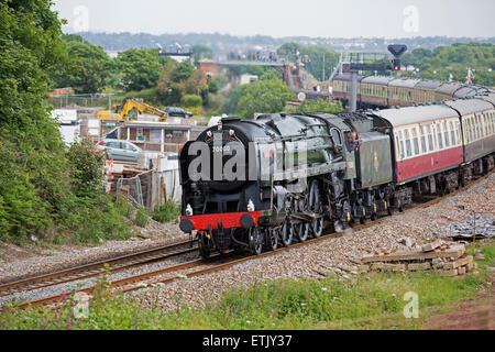 Dawlish Warren, UK. 14. Juni 2015. Britannia, Torbay Express Dampf Zug durchläuft Dawlish Warren von Bahn-Enthusiasten beobachtet. Bildnachweis: Keith Larby/Alamy Live-Nachrichten Stockfoto