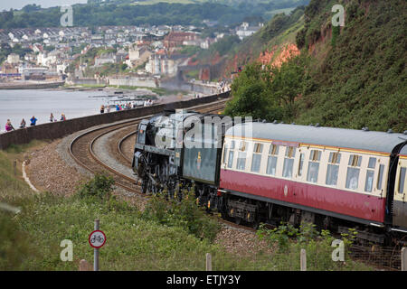 Dawlish Warren, UK. 14. Juni 2015. Britannia, Torbay Express Dampf Zug durchläuft Dawlish Warren von Bahn-Enthusiasten beobachtet. Bildnachweis: Keith Larby/Alamy Live-Nachrichten Stockfoto