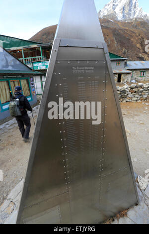 Die Everest-Denkmal, Pheriche Dorf, Everest base camp Trek, UNESCO-Weltkulturerbe, Sagarmatha Nationalpark Solu-Khumbu Stockfoto