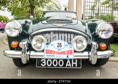 Blackpool, UK. 14. Juni 2015. Die 53. Manchester nach Blackpool-Rallye kommt im Stil im Stanley Park Blackpool, mit vielen schönen Oldtimer mit wunderbaren Grills und Kurven und Linien Credit: Gary Telford/Alamy live-Nachrichten. Stockfoto