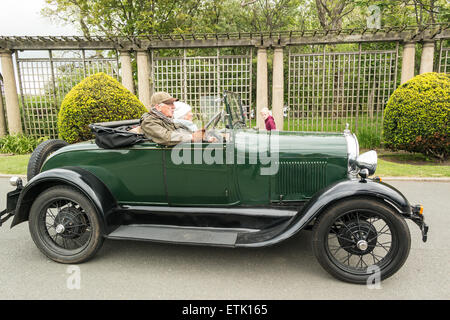 Blackpool UK, die 53. Manchester nach Blackpool-Rallye kommt im Stil im Stanley Park Blackpool, mit vielen schönen Oldtimer mit wunderbaren Grills und Kurven und Linien Credit: Gary Telford/Alamy live-Nachrichten. Stockfoto