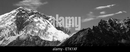 Gipfel des Nuptse Berg (7864 M), Everest base camp Trek, Sagarmatha Nationalpark, UNESCO-Weltkulturerbe, Solu-Khumbu Stockfoto