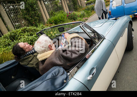 Blackpool UK, die 53. Manchester nach Blackpool-Rallye kommt im Stil im Stanley Park Blackpool, mit vielen schönen Oldtimer mit wunderbaren Grills und Kurven und Linien Credit: Gary Telford/Alamy live-Nachrichten. Stockfoto