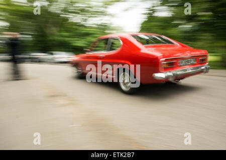 Blackpool, UK. 14. Juni 2015. Die 53. Manchester nach Blackpool-Rallye kommt im Stil im Stanley Park Blackpool, mit vielen schönen Oldtimer mit wunderbaren Grills und Kurven und Linien Credit: Gary Telford/Alamy live-Nachrichten. Stockfoto