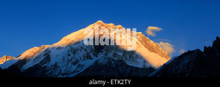 Gipfel des Nuptse Berg (7864 M), Everest base camp Trek, Sagarmatha Nationalpark, UNESCO-Weltkulturerbe, Solu-Khumbu Stockfoto