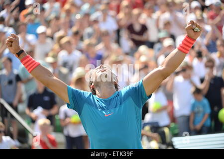 Stuttgart, Deutschland. 14. Juni 2015. Rafael Nadal aus Spanien feiert nach dem Sieg im Finale gegen Troicki Serbien das ATP-Tennisturnier in Stuttgart, Deutschland, 14. Juni 2015. Foto: MARIJAN MURAT/Dpa/Alamy Live News Stockfoto