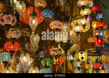 Traditionelle türkische Lampen auf dem Markt Stockfoto