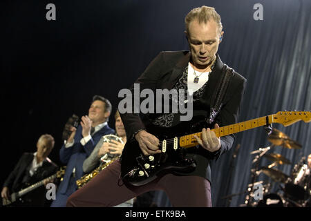 Spandau Ballet, die live im Konzert im SSE Hydro an die SECC-Featuring: Gary Kemp Where: Glasgow, Schottland, Vereinigtes Königreich bei: Kredit-8. März 2015: Peter Kaminski/WENN.com Stockfoto