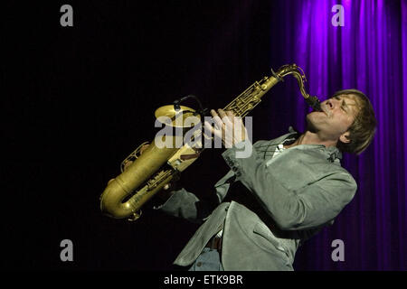 Spandau Ballet, die live im Konzert im SSE Hydro an die SECC-Featuring: Steve Norman Where: Glasgow, Schottland, Vereinigtes Königreich bei: Kredit-8. März 2015: Peter Kaminski/WENN.com Stockfoto