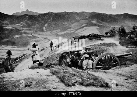 Eine russische Batterie auf den Höhen mit Blick auf die Liao-Ebene während der Russo-japanischer Krieg Stockfoto