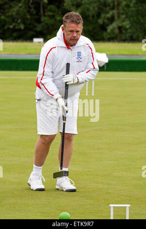 Glasgow, Schottland. 14. Juni 2015. Am Samstag 13. Juni und Sonntag 14. Juni Glasgow veranstaltet jährlich vier-Nationen-Krocket-Turnier im Kelvingrove Park und von der schottischen Croquet Association organisiert. Spieler aus Schottland, Irland, England und Wales 5 "Gummis" gegen die gegnerischen Mannschaften gespielt. Dieses Jahr war das Siegerteam ENGLAND. Bild von Dave Maugham, die englischen team Captain Credit: Findlay/Alamy Live News Stockfoto