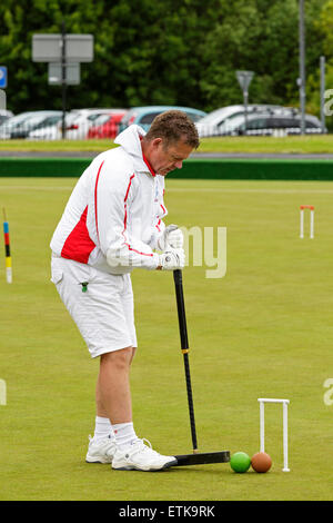 Glasgow, Schottland. 14. Juni 2015. Am Samstag 13. Juni und Sonntag 14. Juni Glasgow veranstaltet jährlich vier-Nationen-Krocket-Turnier im Kelvingrove Park und von der schottischen Croquet Association organisiert. Spieler aus Schottland, Irland, England und Wales 5 "Gummis" gegen die gegnerischen Mannschaften gespielt. Dieses Jahr war das Siegerteam ENGLAND. Bild von Dave Maugham, die englischen team Captain Credit: Findlay/Alamy Live News Stockfoto