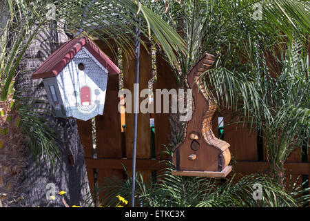 Antikes Holz Vogelhäuschen in Laguna Beach, Kalifornien Stockfoto