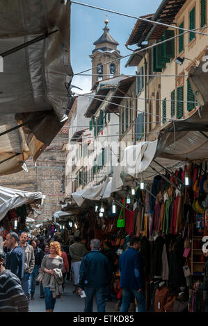 Händler auf dem Markt Mercato Centrale in Florenz, Italien Stockfoto