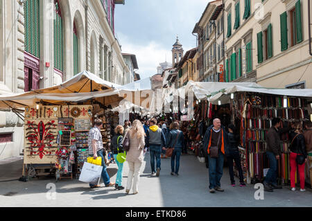 Händler auf dem Markt Mercato Centrale in Florenz, Italien Stockfoto