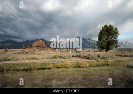 Sturm über die Moulton Scheune im Grand-Teton-Nationalpark, Wyoming, USA Stockfoto