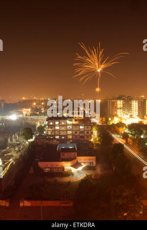 Feuerwerk am Himmel über Jaipur, Diwali, Rajasthan. Indien Stockfoto