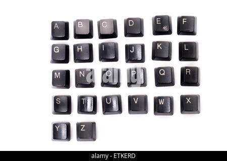 Blick auf schwarze Computer-Tasten auf einem weißen Hintergrund bildet das Alphabet. Stockfoto