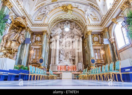 Stockholm - die königliche Kapelle mit Blumenschmuck für Prinzen-Hochzeit in Schweden Stockfoto