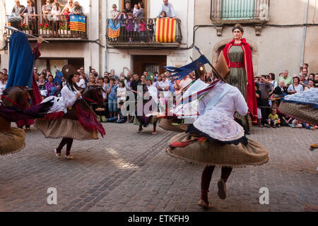 Tanzen Sie, Staffeleien, Riesen und Maultier. Mata-Degolla. Sant Feliu de Pallerols. Aus dem XVIII Jahrhundert. Traditionelles Festival national interes Stockfoto