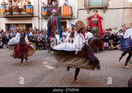 Tanzen Sie, Staffeleien, Riesen und Maultier. Mata-Degolla. Sant Feliu de Pallerols. Aus dem XVIII Jahrhundert. Traditionelles Festival national interes Stockfoto