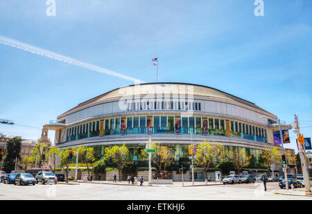 SAN FRANCISCO - APRIL 23: Louise M. Davies Symphony Hall am 23. April 2014 in San Francisco, Kalifornien. Stockfoto