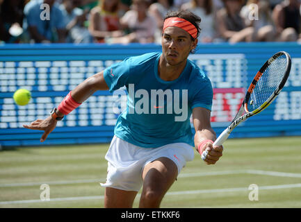 Stuttgart, Deutschland. 14. Juni 2015. Rafael Nadal aus Spanien in Aktion während des Finales gegen Viktor Troicki Serbiens bei der ATP-Tennisturnier in Stuttgart, Deutschland, 14. Juni 2015. Foto: MARIJAN MURAT/Dpa/Alamy Live News Stockfoto