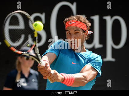 Stuttgart, Deutschland. 14. Juni 2015. Rafael Nadal aus Spanien in Aktion während des Finales gegen Viktor Troicki Serbiens bei der ATP-Tennisturnier in Stuttgart, Deutschland, 14. Juni 2015. Foto: MARIJAN MURAT/Dpa/Alamy Live News Stockfoto