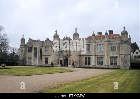 Michelle Keegan und Mark Wright für Hochzeiten Hengrave Hall Featuring: Ansicht wo: Bury St Edmunds, United Kingdom bei: 9. März 2015 Credit: WENN.com Stockfoto