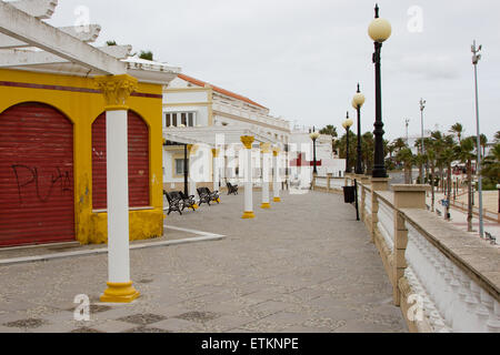 Entlang der Strand zu Fuß in Rota, Spanien Stockfoto