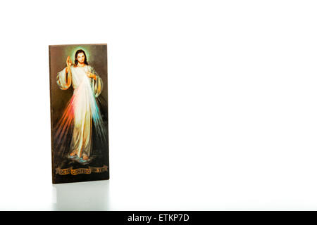 Isoliert auf weißem Hintergrund, ein Symbol mit dem Bild des Barmherzigen Jesus: die Übersetzung des italienischen Schreibens auf Unterseite ist Jesus, ich vertraue auf dich Stockfoto