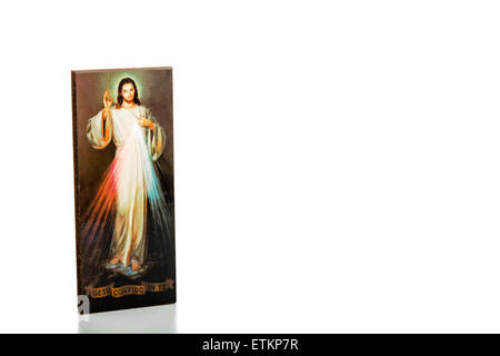 Isoliert auf weißem Hintergrund, ein Symbol mit dem Bild des Barmherzigen Jesus: die Übersetzung des italienischen Schreibens auf Unterseite ist Jesus, ich vertraue auf dich Stockfoto