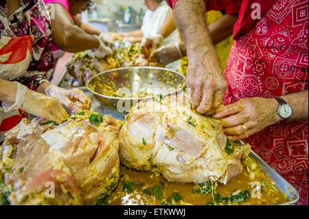 Menschen, die Füllung Schinken in St Mary's County Maryland, USA Stockfoto