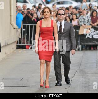 Jennifer Lopez gesehen kommen in den ABC Studios für Jimmy Kimmel Live mit: Jennifer Lopez Where: Los Angeles, California, Vereinigte Staaten von Amerika bei: 10. März 2015 Credit: WENN.com Stockfoto