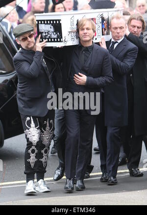 Die Beerdigung von Visage star Steve Strange bei All Saints Church, Porthcawl Featuring: Boy George, Gary Kemp, Steve Norman Where: Porthcawl, Großbritannien: 12. März 2015 Credit: WENN.com Stockfoto