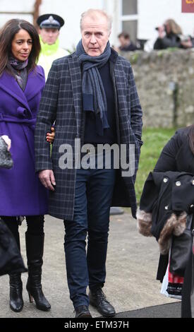 Die Beerdigung von Visage star Steve Strange bei All Saints Church, Porthcawl Featuring: Martin Fry wo: Porthcawl, Großbritannien: 12. März 2015 Credit: WENN.com Stockfoto