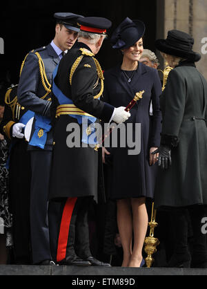 Mitglieder der königlichen Familie besucht Gedenkfeier Dienst markieren das Ende der Kampfhandlungen in Afghanistan in St.Paul es Cathedral in London.  Mitwirkende: Camilla Parker-Bowles Herzogin von Cornwell, Catherin Duches von Cambridge, Prinz William Herzog von Cambridge, Prinz Charles Prince of Wales wo: London, Vereinigtes Königreich bei: Kredit-13. März 2015: Euan Cherry/WENN.com Stockfoto